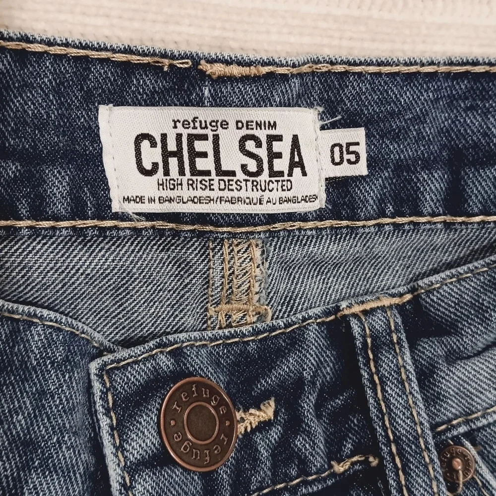 CHELSEA High Rise, Distressed, Cut Off,Clasic 5 Pockets Jean Shorts Size 5